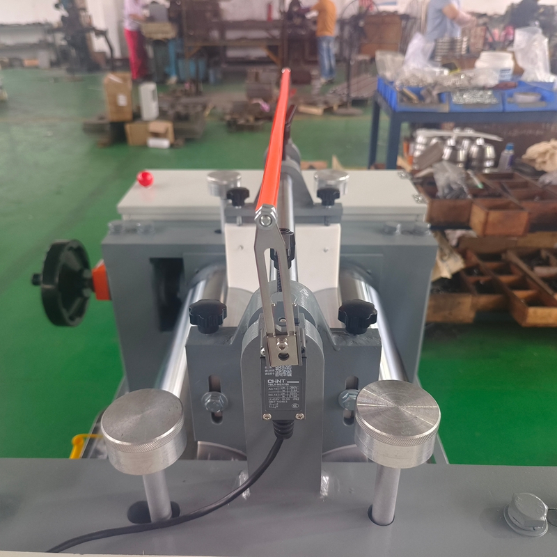 TH6008 水冷电加热开炼机 TH6008 水冷电加热开炼机